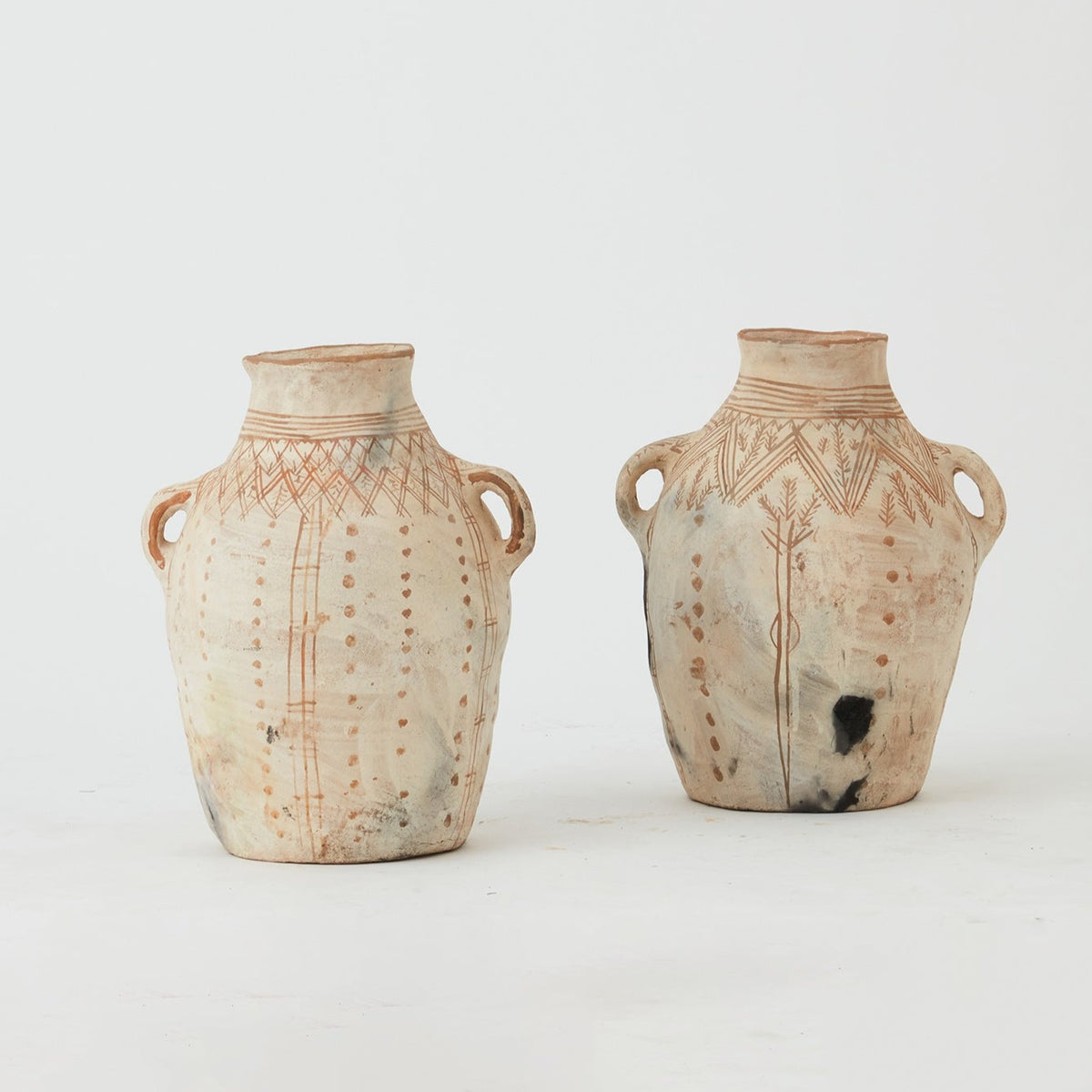 Vintage White Moroccan pot w/ handle Brown detailing