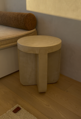 axel side table 