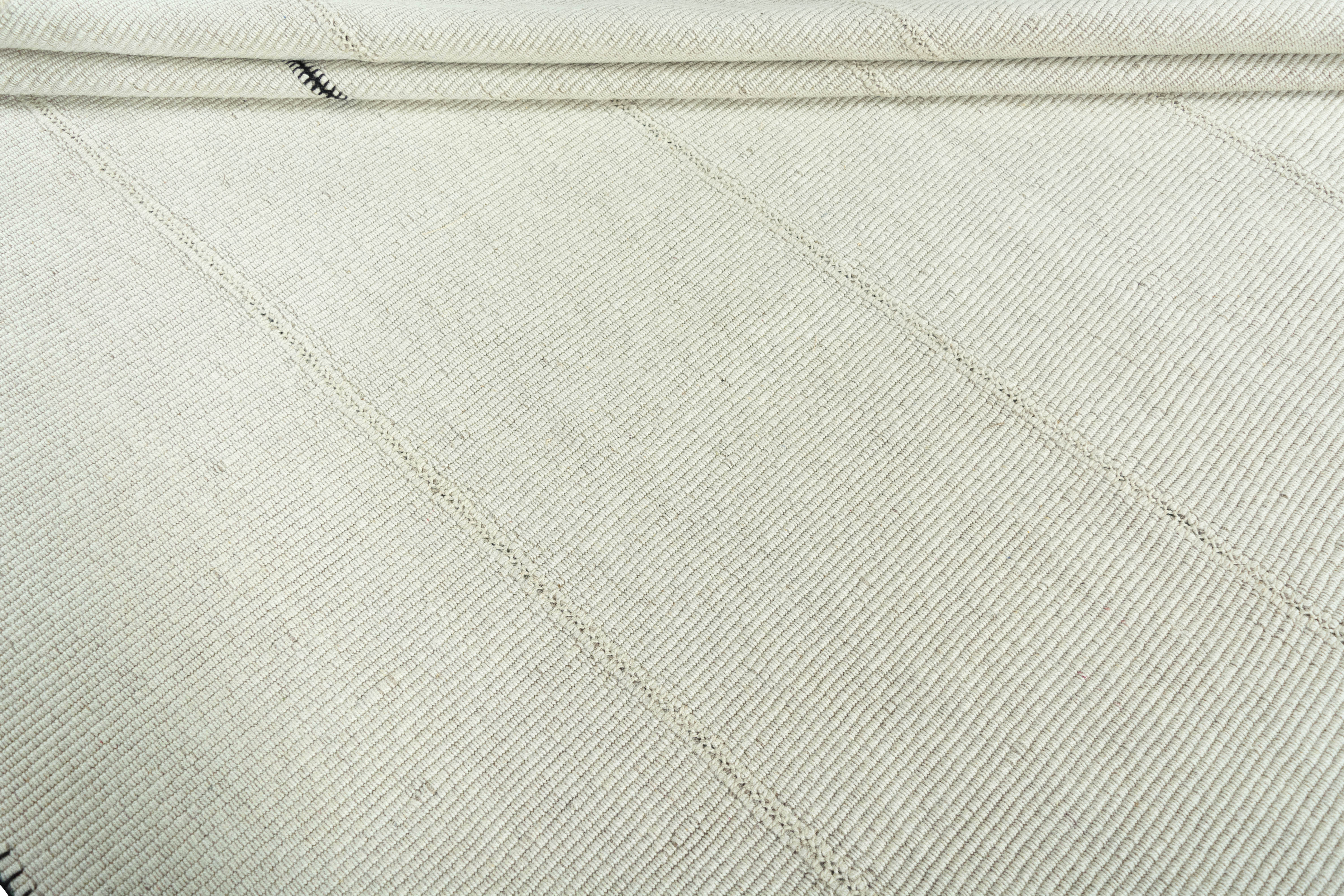 Persian Mazandaran rug 252x300cm with subtle texture