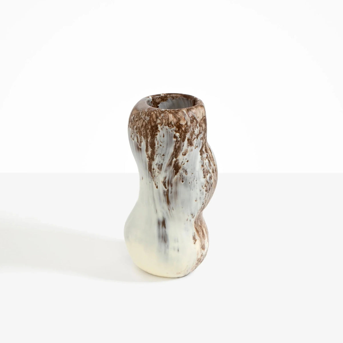 Dinosaur Designs Medium Valley Vase in Cappuccino resin with sculptural curved silhouette.