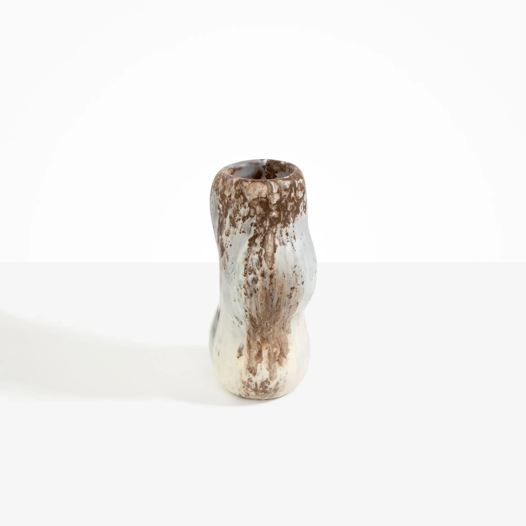 Dinosaur Designs Medium Valley Vase in Cappuccino resin with sculptural curved silhouette.