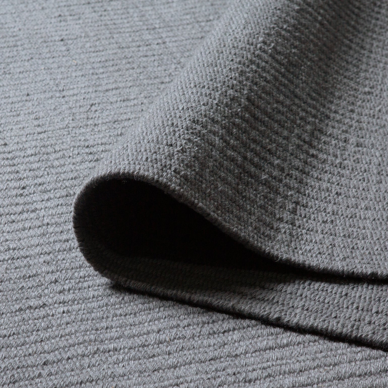 Pebble Flatweave Rug in Anthracite Grey